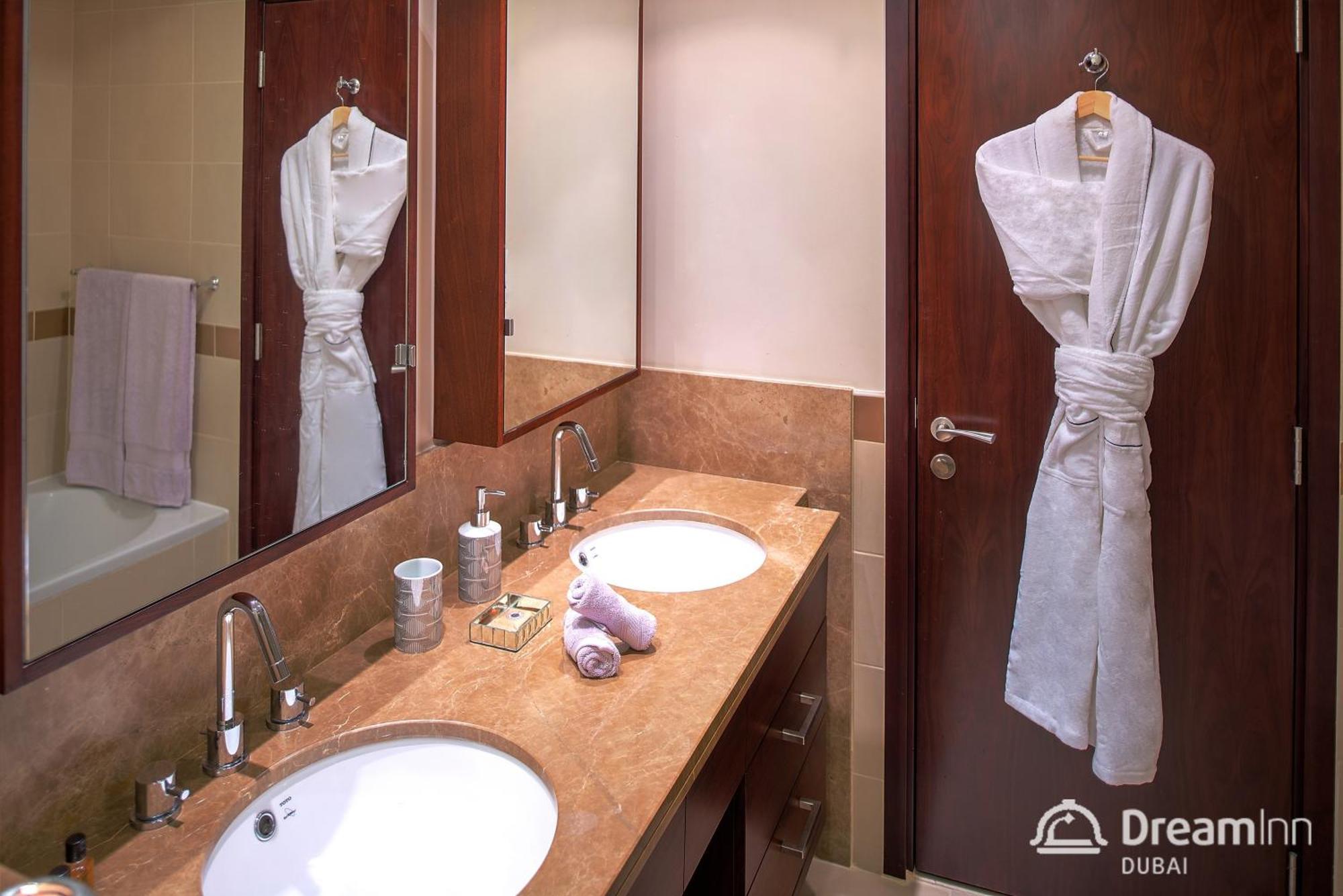 Dream Inn - Apartment With Private Terrace, 29 Boulevard Downtown دبي المظهر الخارجي الصورة